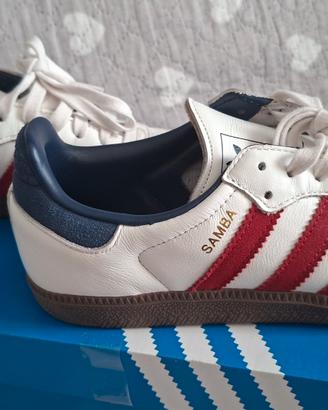 Scarpe Adidas  modello Samba 