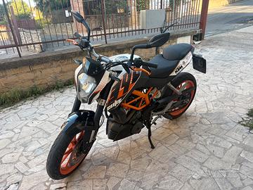 KTM Duke 390 anno 2016 patente A2
