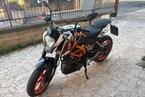 KTM Duke 390 anno 2016 patente A2
