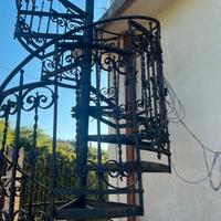 SCALA A CHIOCCIOLA IN FERRO BATTUTO