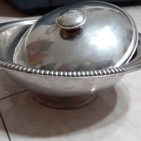 Contenitore in acciaio con coperchio