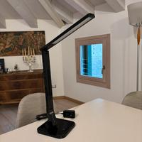 Lampada da tavolo nera