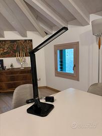 Lampada da tavolo nera