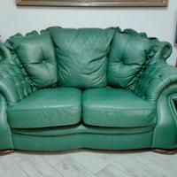 Coppia di divani Chesterfield artigianali in pelle