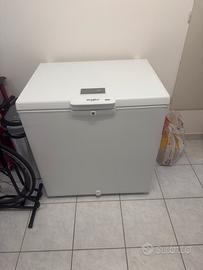 Congelatore a pozzetto Whirlpool 204l