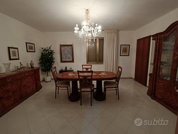 Sala da pranzo anni 90 mai usato