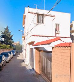 Palazzina 3 livelli, 180mq,zona centro ben servita