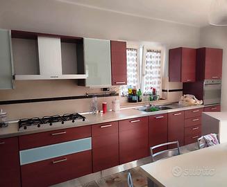 CUCINA usata Scavolini di mt5 in legno color bordo
