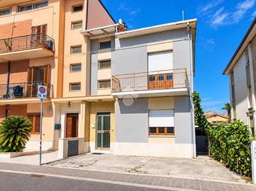 CASA SEMINDIPENDENTE A PORTO SANT'ELPIDIO