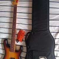 Basso fretless artigianale