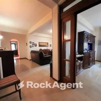 APPARTAMENTO CON TERRAZZO E GARAGE