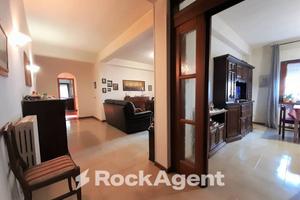 APPARTAMENTO CON TERRAZZO E GARAGE