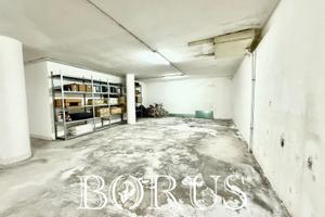 Locale uso deposito al piano seminterrato 235 mq