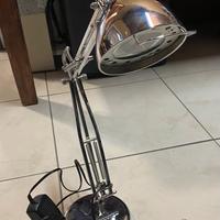 Due lampade da tavolo diverse