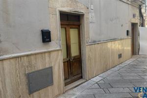 PIANO TERRA INDIPENDENTE NEL BORGO ANTICO DI