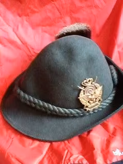 Copricapo (2) militari vintage: Alpini e Aviazione