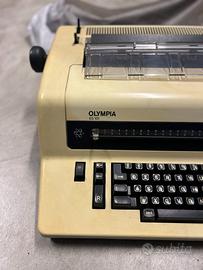 Macchina da scrivere OLYMPIA ES101