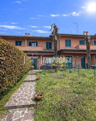VILLA A SCHIERA SU 4 LIVELLI CON DOPPIO GIARDINO E