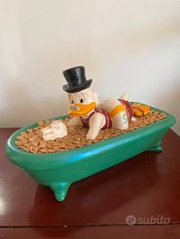 Disney figure statua paperone