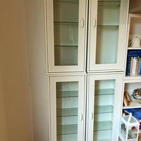 4 vetrine ikea Tockarp  bianche ripiani in vetro