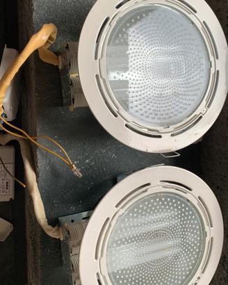 Faretti a soffitto per magazzino