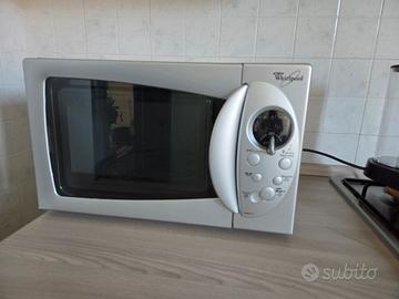 Microonde e macchina nespresso