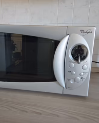 Microonde e macchina nespresso