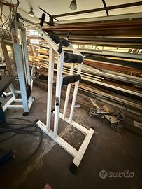 Attrezzo per il sollevamento gambe e addominali