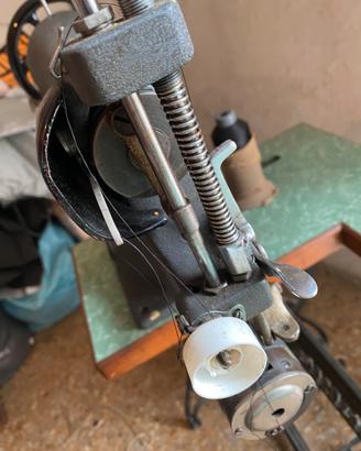 Macchina da cucire per pellettiere o calzolaio