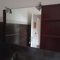 Specchio bagno con mensole e luci