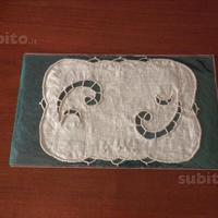 Centrino di lino di colore ecrù di 19x14 cm