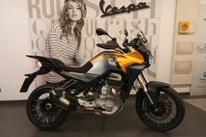 Moto Guzzi Stelvio giallo savana