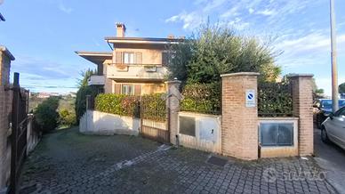 VILLA A SCHIERA A CIVITANOVA MARCHE