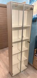 Libreria con ante in vetro