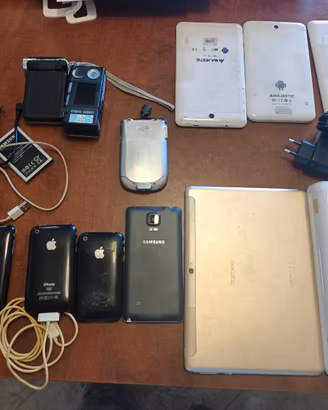Lotto Elettronica Vintage con Cavi: iPhone, Tablet