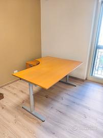 REALIZZAZIONE ISTANTANEA Scrivania e cassettiera