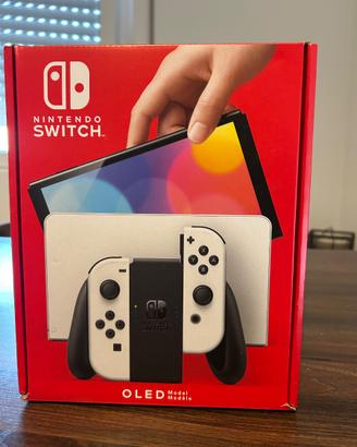 Switch OLED Bianca + accessori e 4 giochi