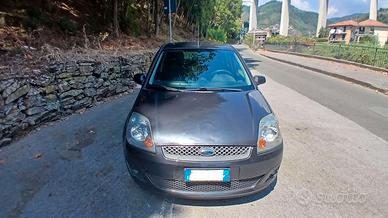 Ford fiesta mk5 prima auto/neo patentati