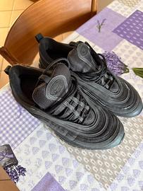 Nike silver nere baffo nero