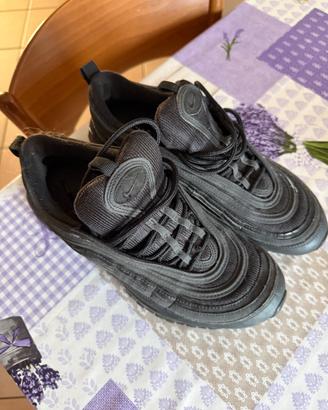 Nike silver nere baffo nero