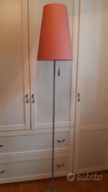 lampada da terra a stelo con paralume