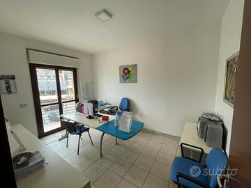 Affittare/Vendere TRILOCALE destinaz. ufficio A10