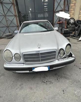 Ricambi Mercedes-Benz E300 diesel 136cv del 1996