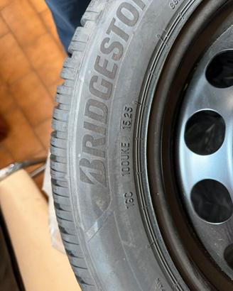 Cerchi con gomme Bridgestone Blizak