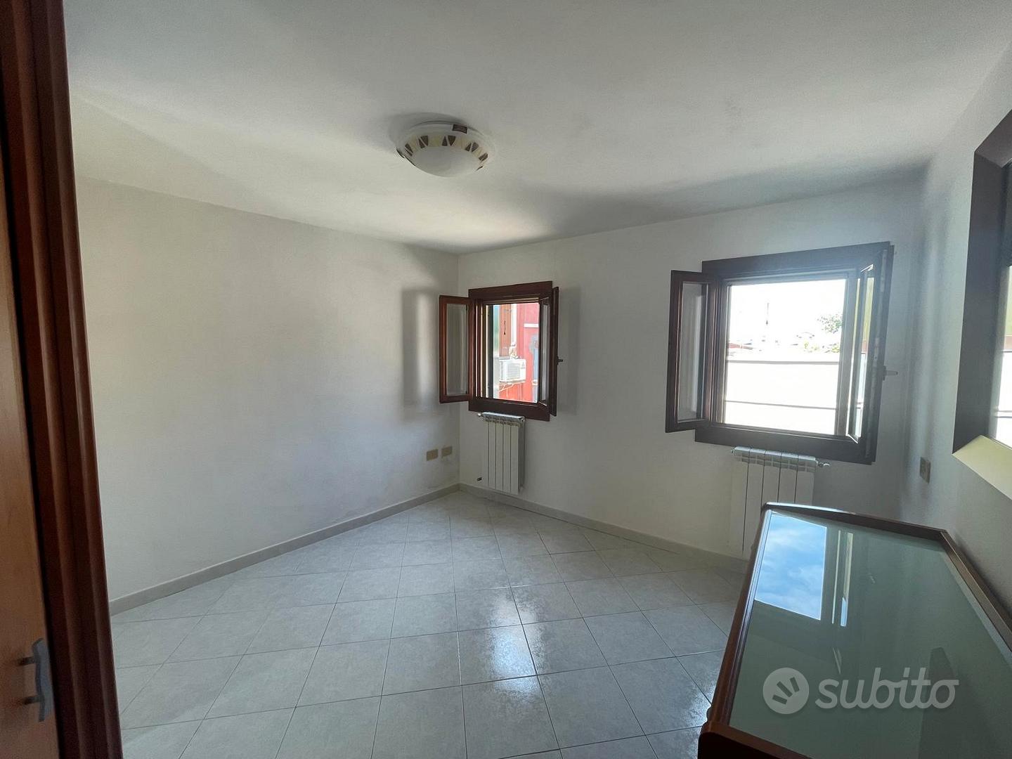 Rif. 421 Trilocale primo piano con vista laguna - Vista 5