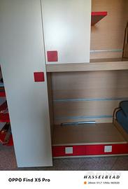 Camera ragazzi doppio letto e doppia scrivania.