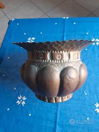 Vaso in rame battuto anni 60 