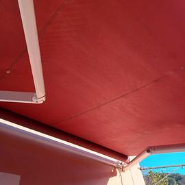 Tenda da sole con braccio articolato manuale