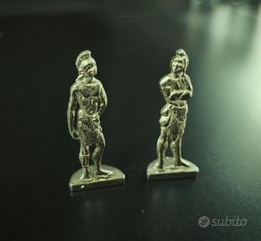 Lotto 2 Miniature Vintage Disney Tiny Kingdom 