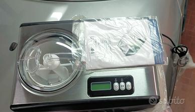 Macchina per fare il gelato. Gelatiera